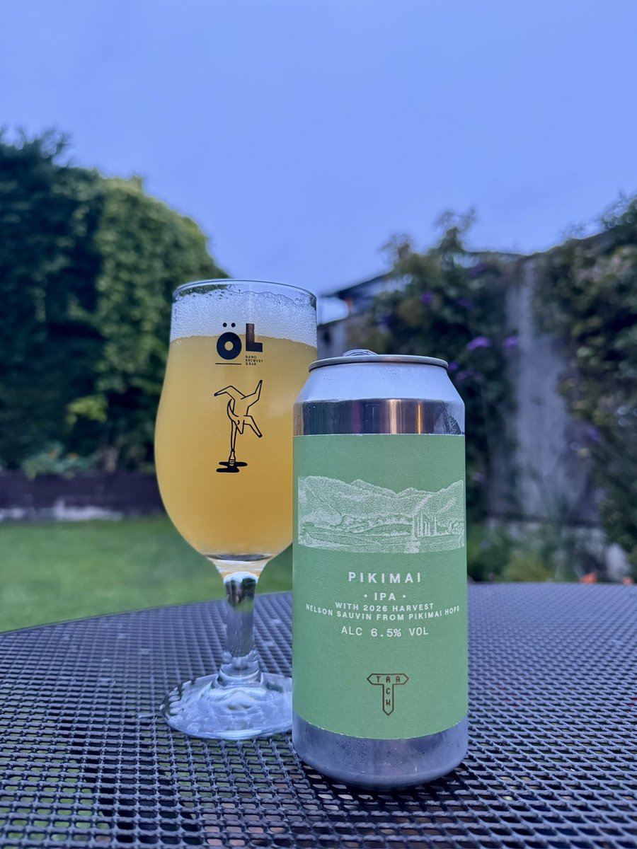 _timwiddowson's tweet photo. Further Friday evening scoops … Absolutely adore #TrackBrewing … Another couple of belting pale ales here. Picked up from the superb taproom on a trip north to MCR a few weeks ago. https://t.co/zxpwVNBBSf