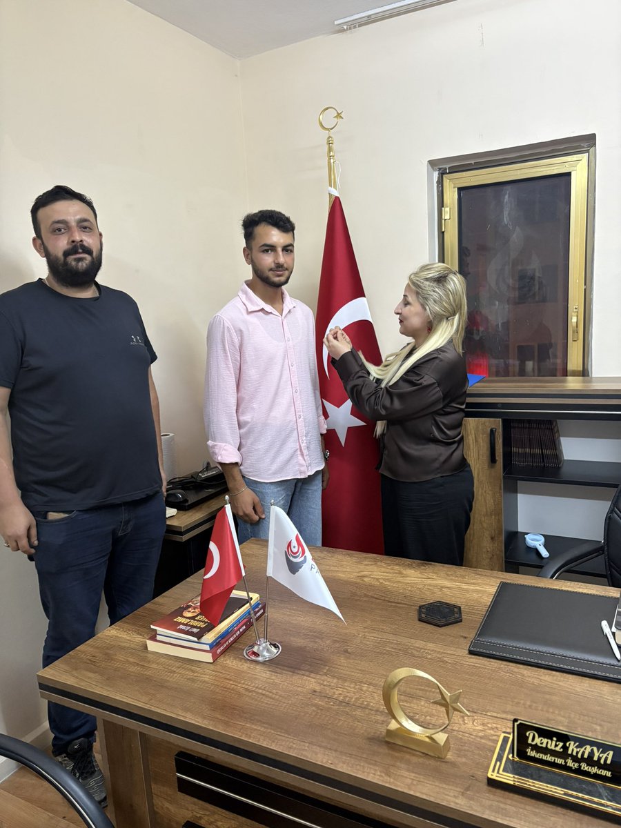 hilalinyildizi's tweet photo. Bugün Gençlik Kolları Başkanımız Sami Can Tavşan’ın atamasını gerçekleştirdik. 🇹🇷

Gençliğimizi, Sami Can Tavşan ve Aziz Hasan’a emanet ettik.
Gençliğin enerjisi, azmi ve geleceğe dair umutlarıyla daha güçlü bir teşkilat için birlikte çalışacağız.

Hayırlı olsun. Yolumuz açık, mücadelemiz daim olsun. 🇹🇷
@umitozdag 
@SerhatTABANCA 
@zaferpartisi 
@zaferpartihty 
@zaferisk 

#ZaferPartisi
#İskenderun #GençlikKolları #ParolaZafer #GençlikZaferde