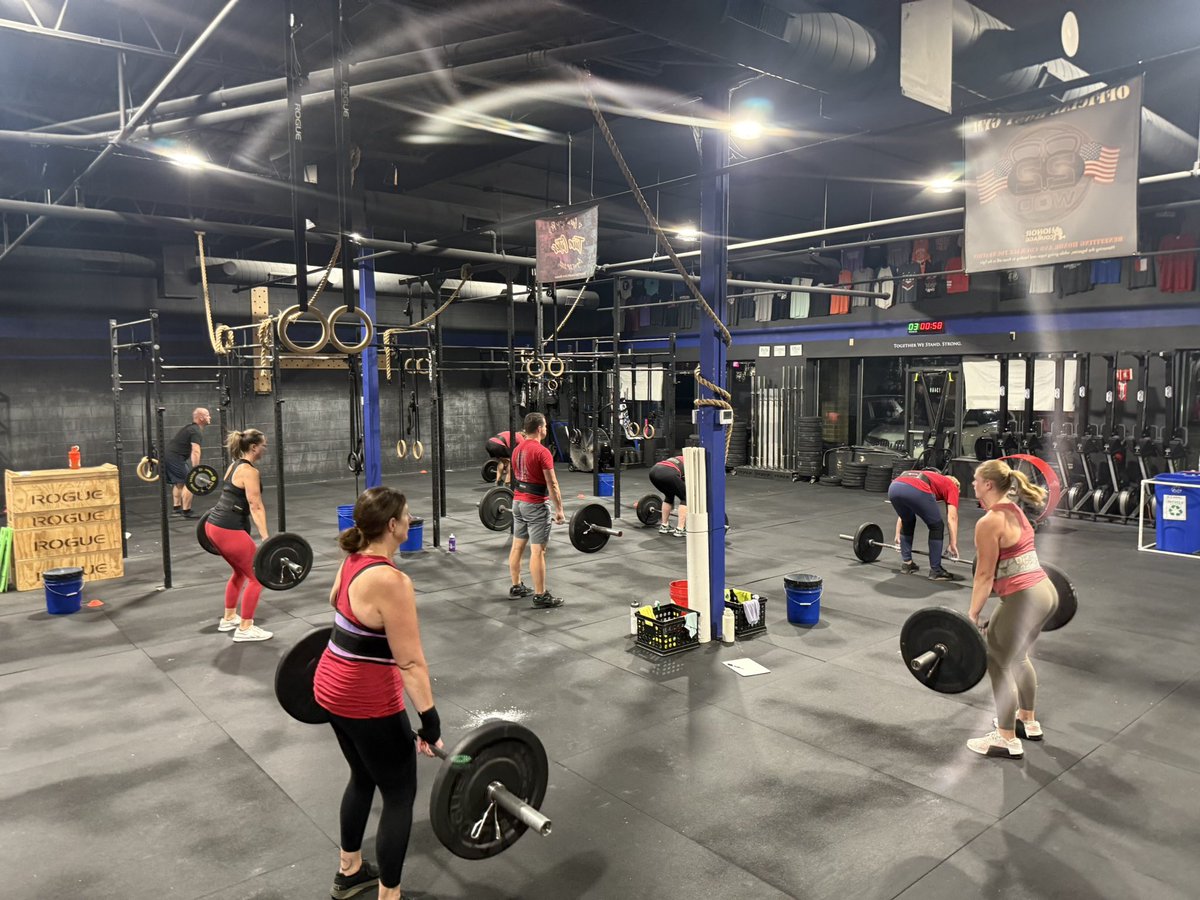 CFUnaStamus's tweet photo. GRIP STRENGTH is predictive of overall longterm health! 

We worked it well today: In teams (#togetherwestand !) and with the barbells (#olypractice ! )

What a great (R.E.D. Friday) workout for our Una Stamus family! 

#gripstrength #morethanjustagym #remembereveryonedeployed https://t.co/Z0kHAGUof8