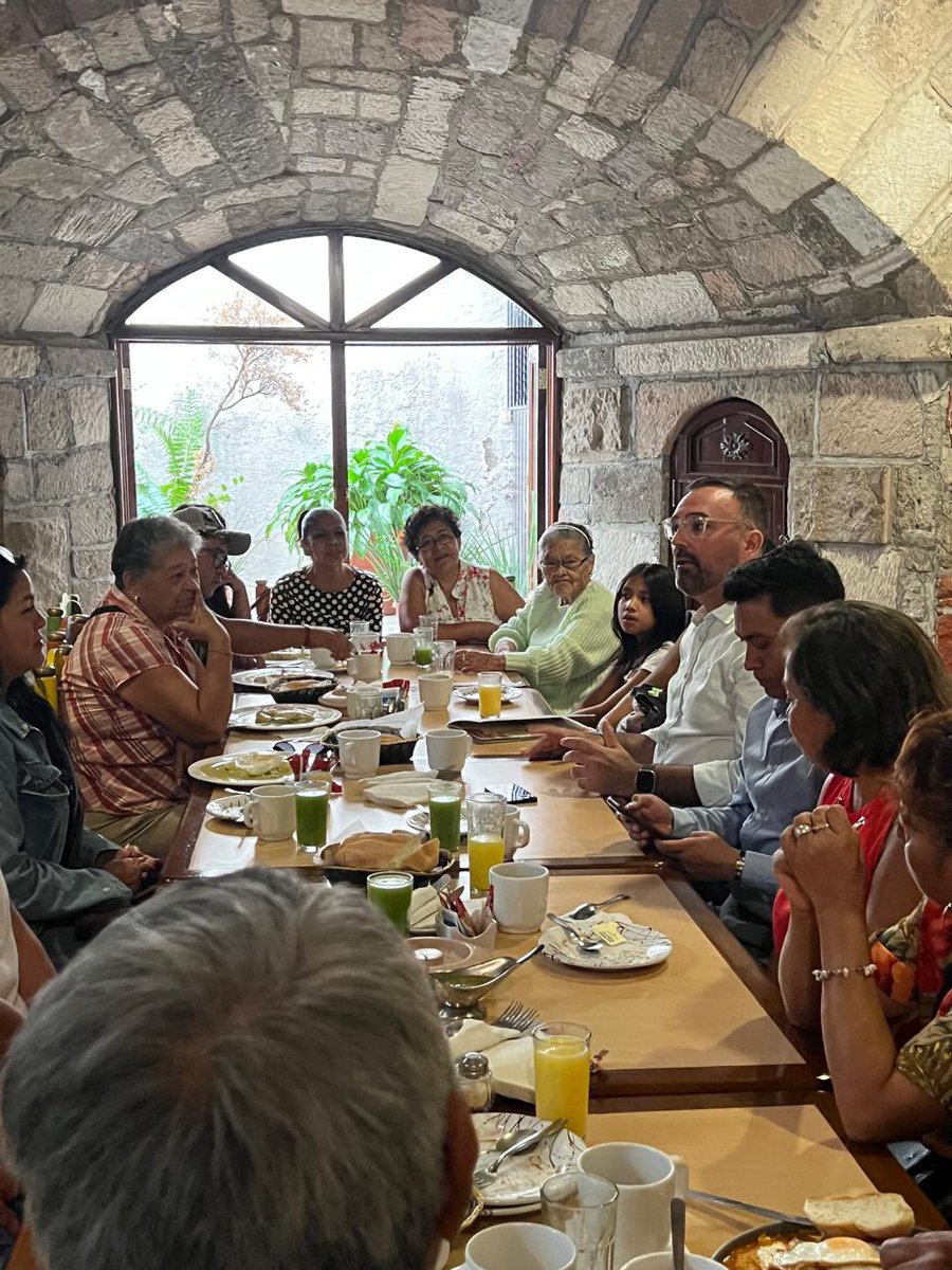 CuernavacaPri's tweet photo. Reunión con amigos y vecinos de la colonia el empleado de #Cuernavaca. 
Gracias Carlos fuentes “La Escoba” por recibirnos. https://t.co/TpxuDuNlbg
