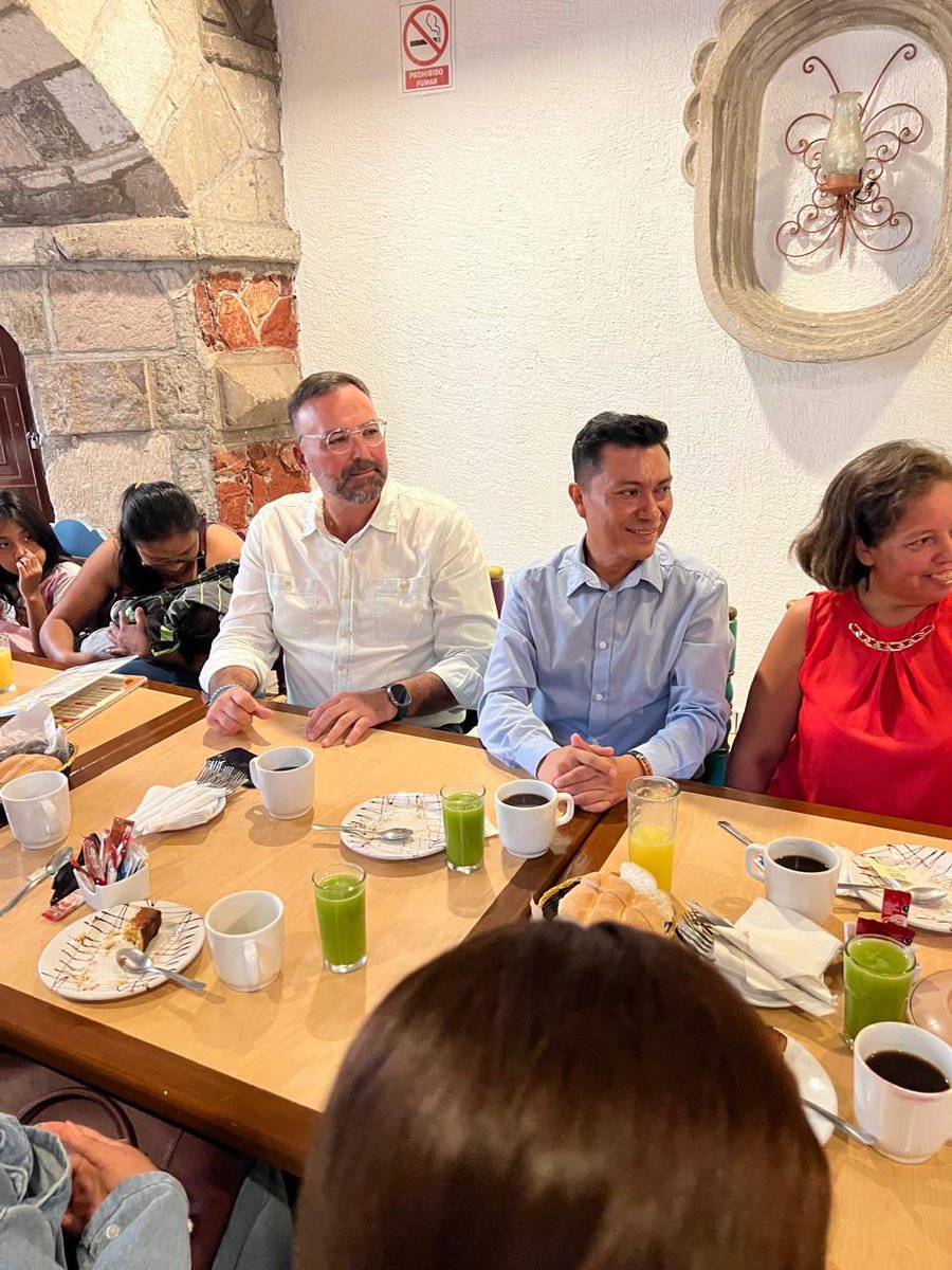 CuernavacaPri's tweet photo. Reunión con amigos y vecinos de la colonia el empleado de #Cuernavaca. 
Gracias Carlos fuentes “La Escoba” por recibirnos. https://t.co/TpxuDuNlbg