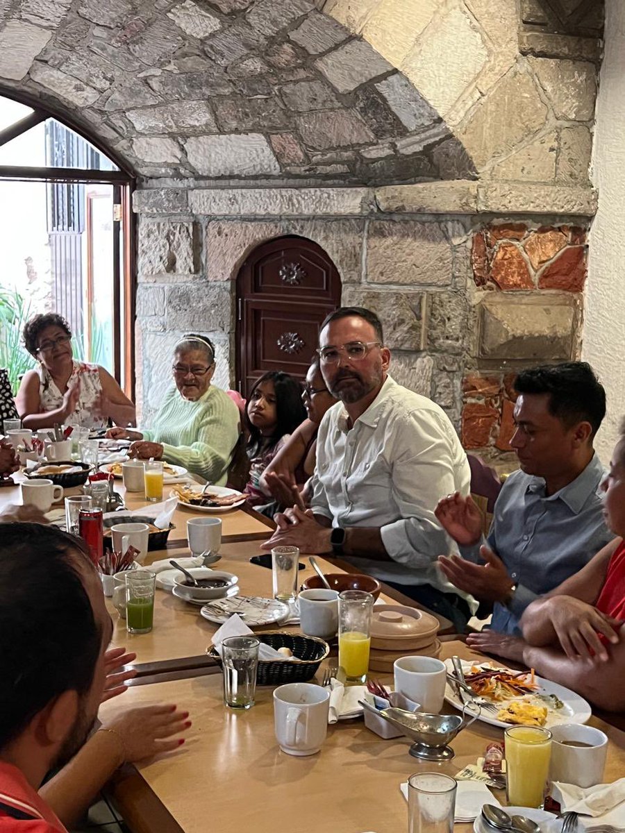 CuernavacaPri's tweet photo. Reunión con amigos y vecinos de la colonia el empleado de #Cuernavaca. 
Gracias Carlos fuentes “La Escoba” por recibirnos. https://t.co/TpxuDuNlbg