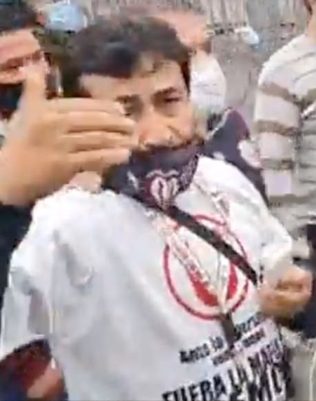 jppgamarra's tweet photo. @JuanMan53743067 la cuenta que se hace llamar "Hincha Crema Número 3" pertenece a un tipo cobarde que amenazó de muerte a un Juez junto a otros cobardes que se hacen llamar "Justicia para la U". Los hechos ocurrieron el 03 de diciembre de 2021. "Justicia para la U" una agrupación de cobardes violentos muy relacionada a una casa de apuestas y a las administraciones nombradas por la Ley 31279 por malos funcionarios de la @SUNATOficial y avalados por @IndecopiOficial. "Hincha Crema Número 3" se hace llamar así un sujeto violento y cobarde llamado Eduardo José Díaz Escurra", adjunto el vídeo cuando amenazaron de muerte a un juez constitucional. @elcomercio_peru @orbisa35 @larepublica_pe @Cuarto_Poder @Walo_1901 @OccidentAL2017 @Sargheto @Gustavo_p4 @elgatogrone @mariano3154 @SEMANAeconomica  @paolobenza @MSUCCAR @blanquiazulhora @Horacon @E_FLEISCHMAN @EvaristoCcoicca