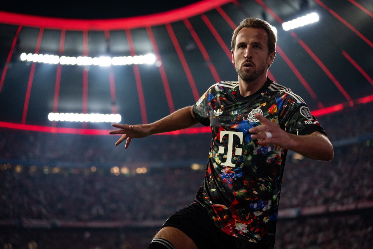 HKane's tweet photo. Brilliant team performance and the perfect result before internationals 🙌

Personally very proud to get to 100 Bundesliga goals in record time - never possible without all the support from teammates and staff and the fans. ❤️🙌 https://t.co/AdQdQC62d8