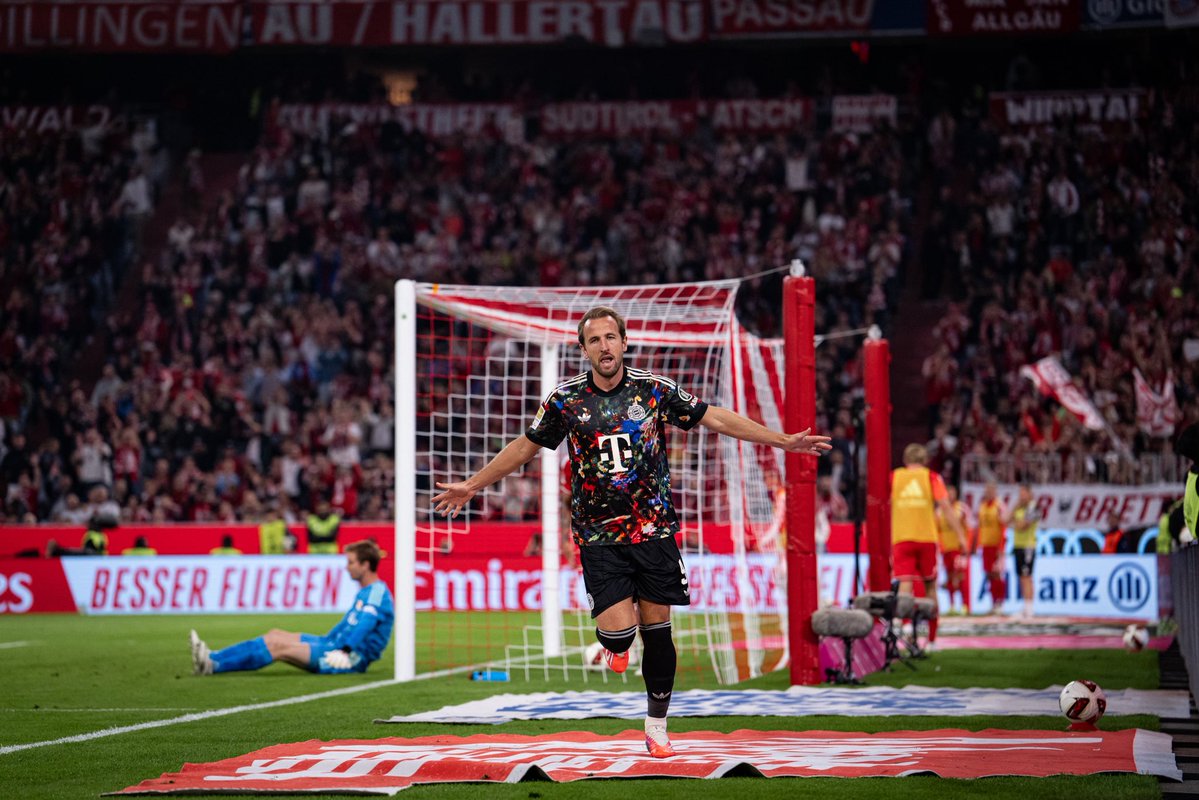 HKane's tweet photo. Brilliant team performance and the perfect result before internationals 🙌

Personally very proud to get to 100 Bundesliga goals in record time - never possible without all the support from teammates and staff and the fans. ❤️🙌 https://t.co/AdQdQC62d8