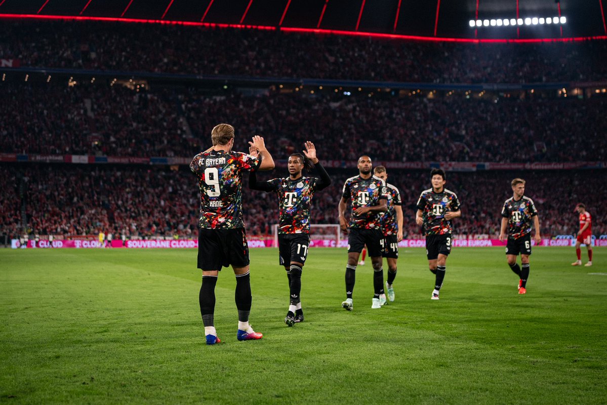 HKane's tweet photo. Brilliant team performance and the perfect result before internationals 🙌

Personally very proud to get to 100 Bundesliga goals in record time - never possible without all the support from teammates and staff and the fans. ❤️🙌 https://t.co/AdQdQC62d8