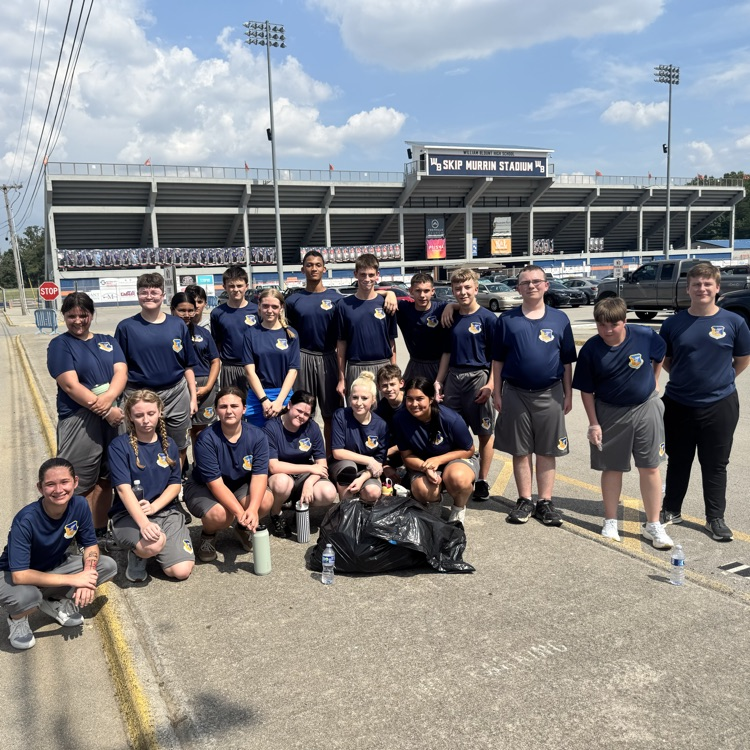 WBHSGovernors's tweet photo. Yes, it was hot. And yes, trash pickup isn't everyone's favorite activity. But our Jr. AFROTC students are disciplined and committed to keeping our campus clean. We salute you all! #TheGovernorWay https://t.co/8LYEeflP7W