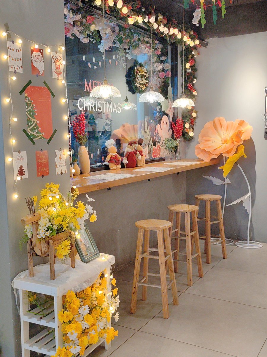 jjs4865's tweet photo. Counting down to the holiday sparkle—warm cocoa, twinkling lights, and all the cozy little moments that make this season shine https://t.co/HaYlVWAMBX