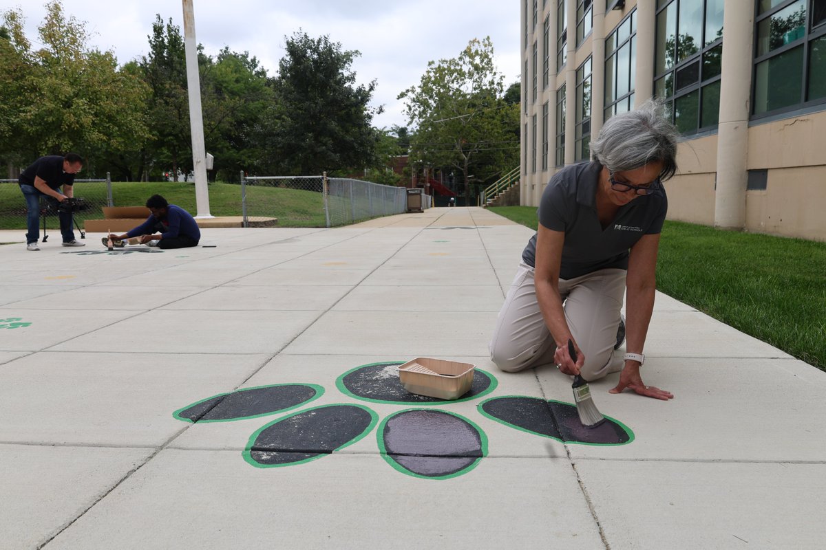 DCPSChancellor's tweet photo. Last weekend’s 9/11 Day of Service &amp; Remembrance was a powerful testament to our city’s commitment to one another.

Sending gratitude to @ServeDC, @AmeriCorps, and the Ward 8 community for coming together at @Leckie_EC to honor those we lost 💙 https://t.co/DaJQnDTeZs