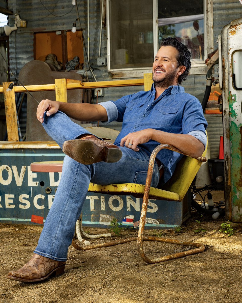 LukeBry21043485's tweet photo. My 9th studio album #Signs is out now. I’m gonna take a seat while y’all go listen to it

https://t.co/agvZLpRlCX https://t.co/NIqlhtTiqi