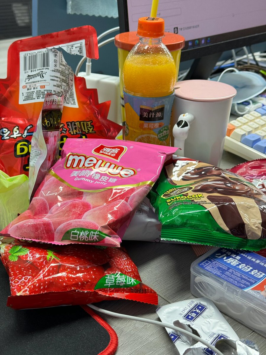 2nxO93WorwGYCON's tweet photo. Sharing my favorite crispy seaweed snacks with my work crew today—nothing beats good vibes + delicious bites! https://t.co/DkMhY3e0wq