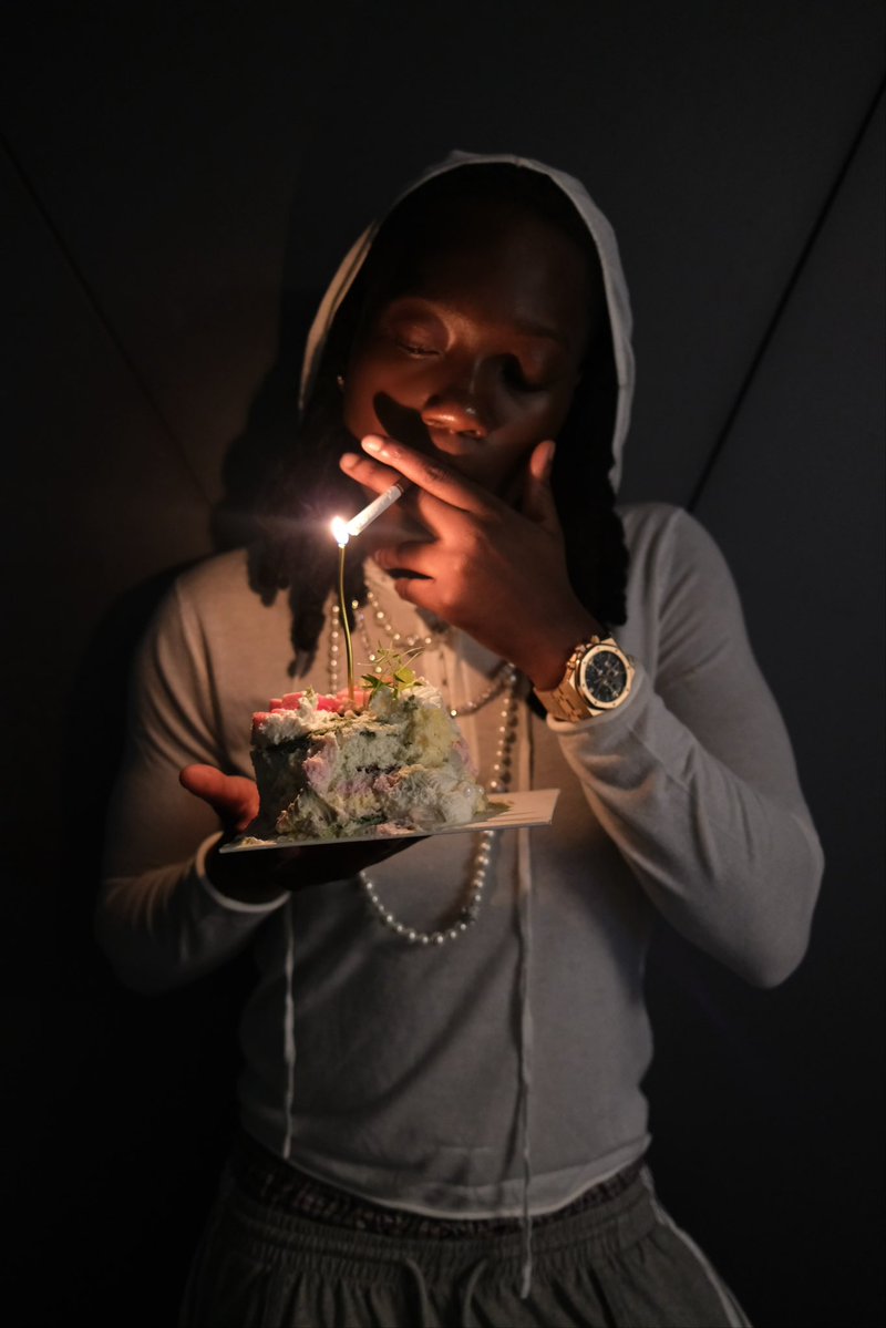 darkoo's tweet photo. 25 years away from being 50😩 https://t.co/CRJNvlvxCY
