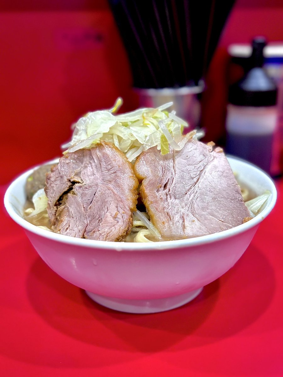 chyoko_789's tweet photo. ラーメン二郎 生田駅前店＠神奈川県川崎市多摩区生田
小ラーメン（900円）
コール��ニンニク
冷やし（400円）
魚玉（200円）
https://t.co/ybtqRFEgRT https://t.co/b5WWwmpbUQ