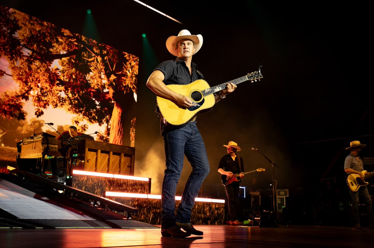 JonPardi's tweet photo. Richmond, Virginia was humid and rainy, but so fun!!! Atlantic City, New Jersey tonight !! We start at 8pm!!! Lets goooo!! https://t.co/SJ2MzjhKV5