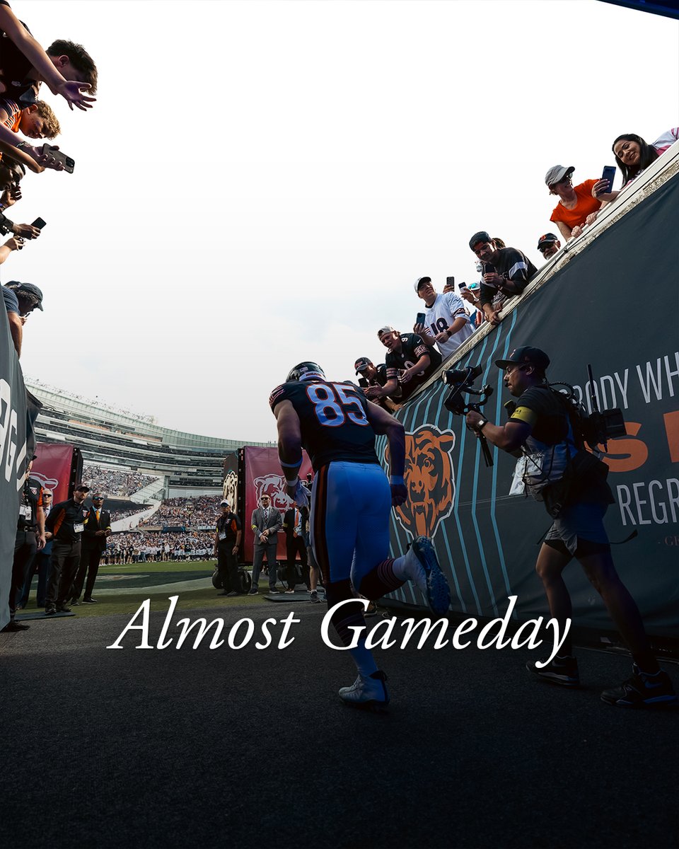 ChicagoBears's tweet photo. Happy Gameday Eve! https://t.co/Xl3zjMRoQX
