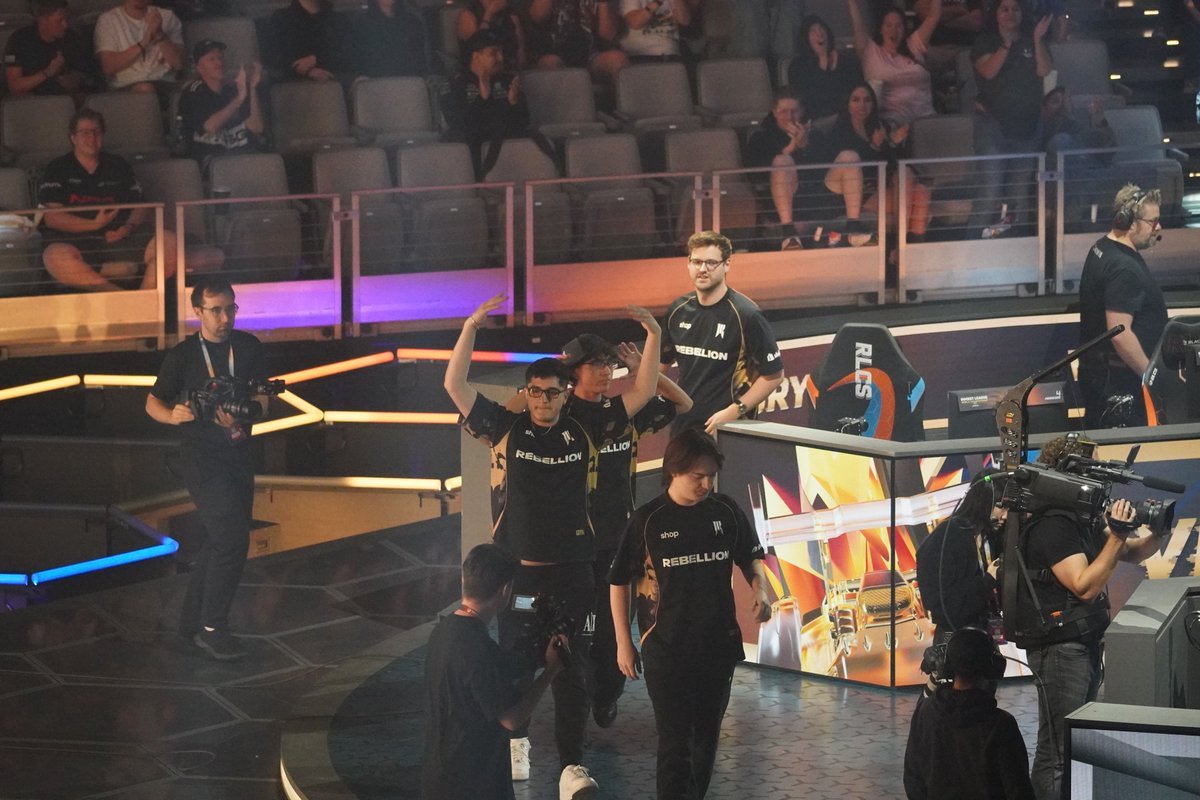 Boost_Over_Ball's tweet photo. 📷 @ShopifyRebels after their 4-1 victory against Team Vitality in Lower Bracket - Round 1 at the 2026 RLCS (@RLESPORTS) World Championship. 5 NA teams will be advancing to Saturday.📷

#rocketleague #rlcs https://t.co/VDYmFucYQ3