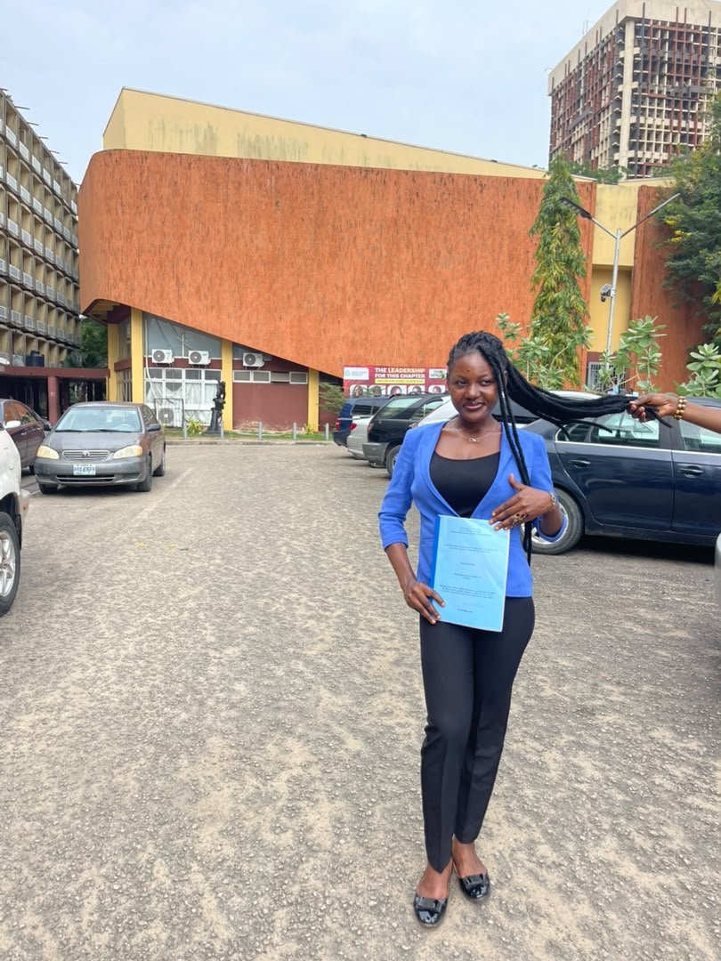 RoseLingual's tweet photo. 6 years of studying french has officially  ended😩🥰

Thank God I survived UNILAG!🥹😍Project defense done and dusted✅🎓

One chapter closed, another begins👀🥰
I am OPENED TO JOB OPPORTUNITIES👀🎓🇫🇷😊

And if na Canada or France you wan send me, on y va! ✈️🇨🇦🇫🇷😂 https://t.co/S5rutp58hh
