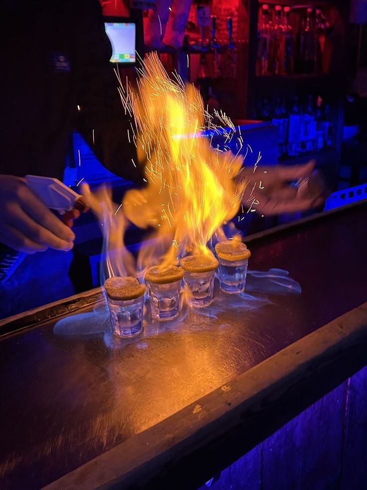 SoulmateofMia's tweet photo. Noche de bar https://t.co/uHk9Cm58uN