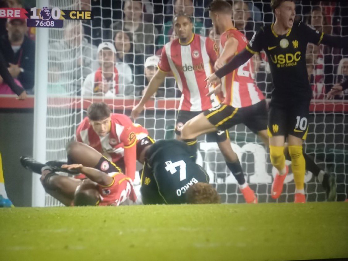 barcopazthinker's tweet photo. alguien puede chequear si nico paz esta bien despues de ver esto por tv https://t.co/EOSiCiNbq4