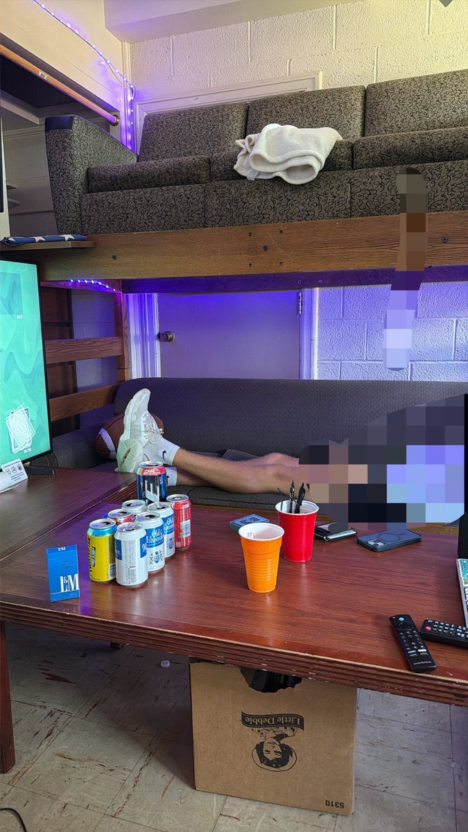 BlakeBoofers4's tweet photo. 5 o clock somewhere #goodfriday https://t.co/cXE2k4LVZJ