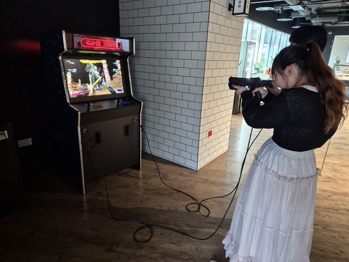 AltitudeEvents's tweet photo. Our #RetroArcadeGames Machines were out in Slough, #Berkshire today for a #StaffSocial. Both the #4PlayerArcadeMachine and the #LightgunArcade proved popular. And with thousands of games on each machine, there really is something for everyone! https://t.co/eVHEG0mV9Q
