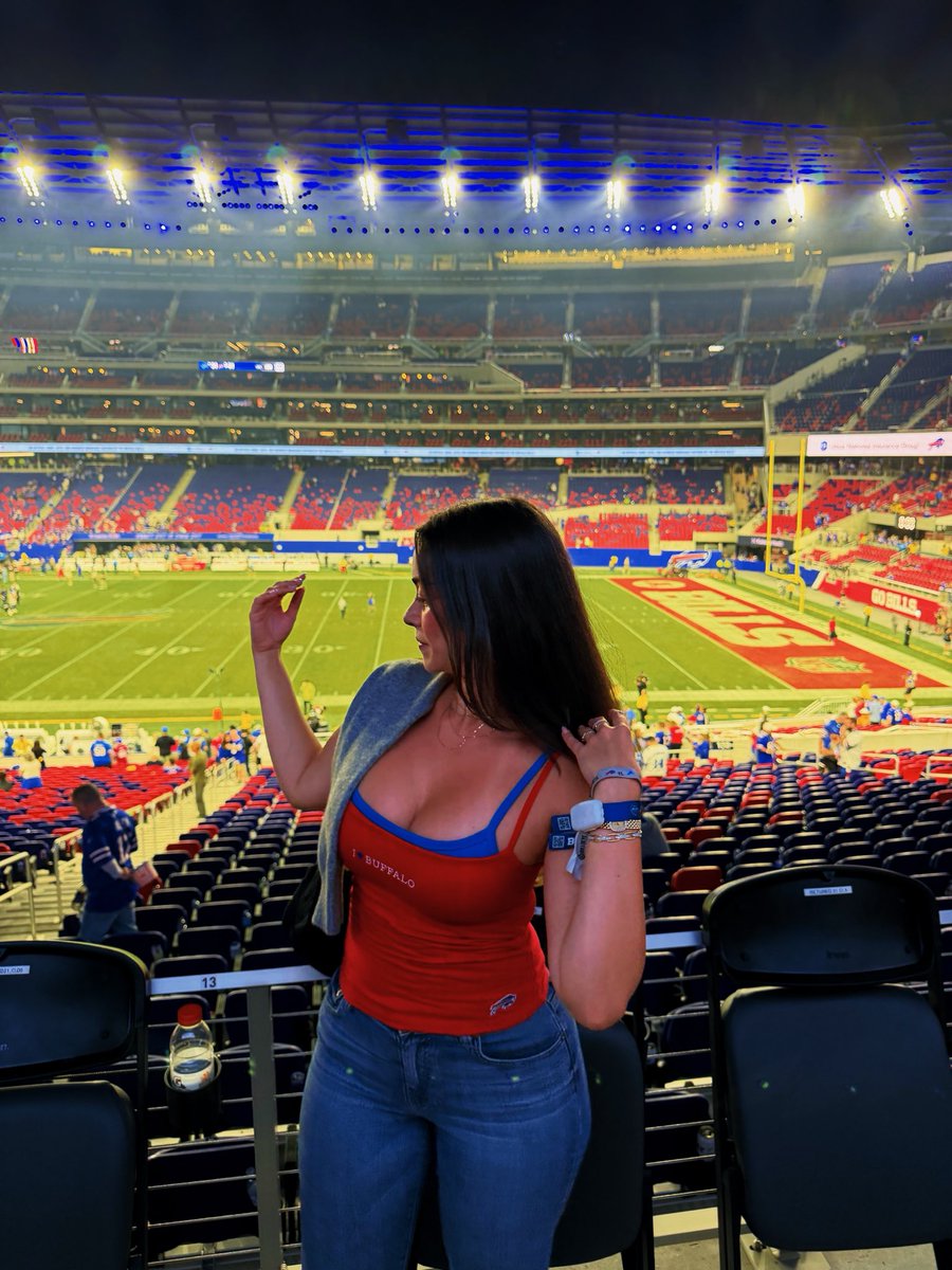 leafsbrat's tweet photo. officially a Bills fan #billsmafia #gobills https://t.co/49EInvozCN