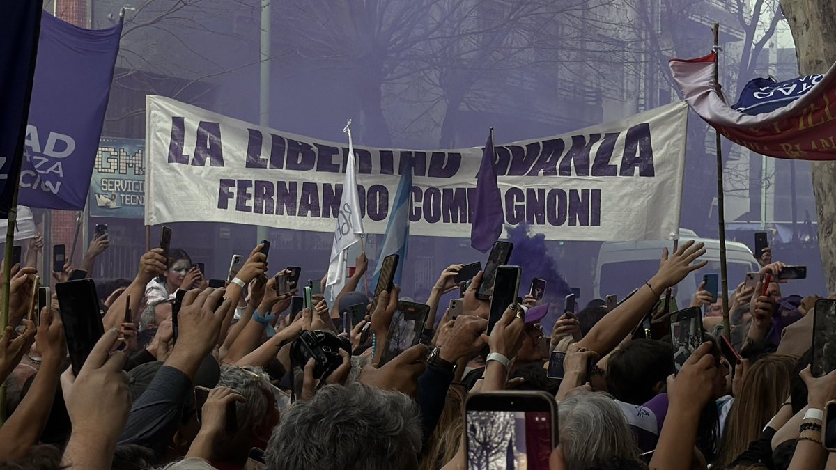Lapatoneta1's tweet photo. Los bahienses lo piden @JMilei reelecto, @diegosantilli gobernador y @fercompagnoni intendente de Bahia. La mejor boleta de la historia. https://t.co/4U7GhITgh6