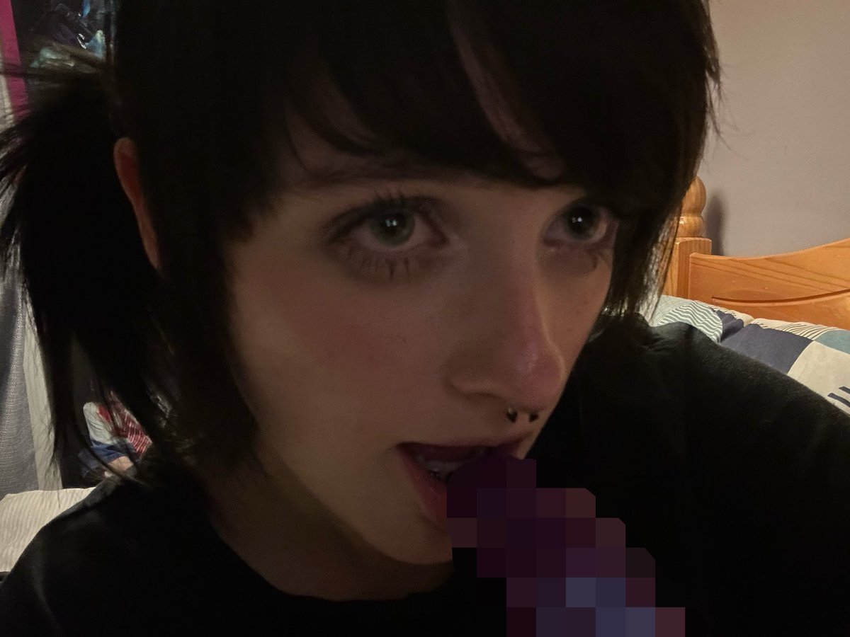 emoahhfart's tweet photo. took some pictures of my eyes for you ;3 🐾👅 https://t.co/2sDYJCbUSt
