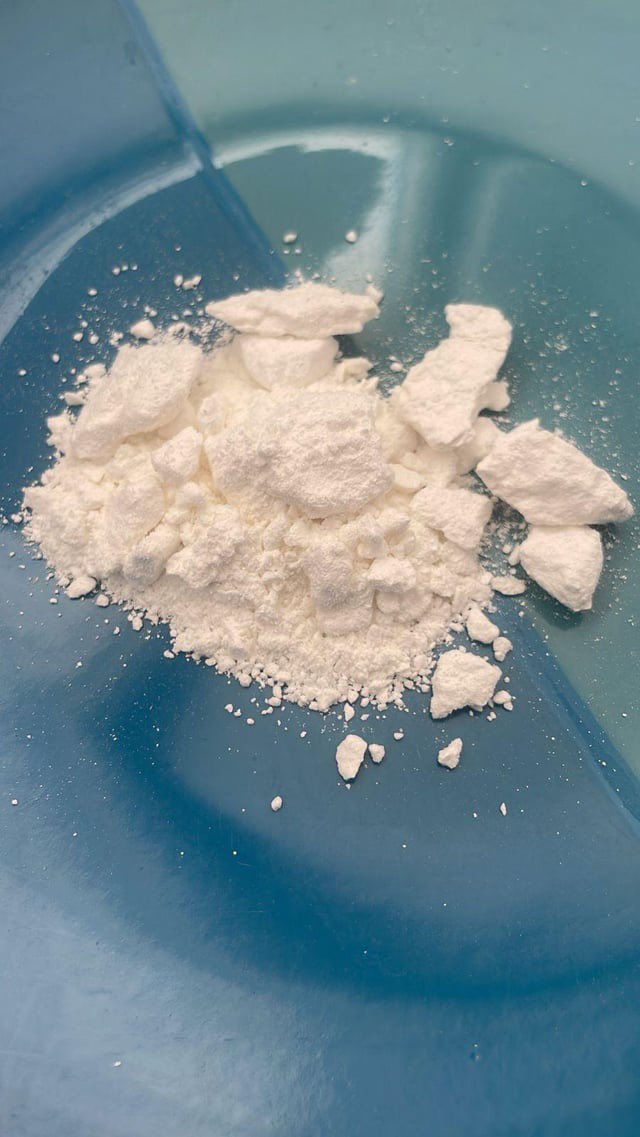 GoodCocaine1's tweet photo. Chipping off a little flake 🎣🐉 #drugtwt https://t.co/x9OHOCZNDl