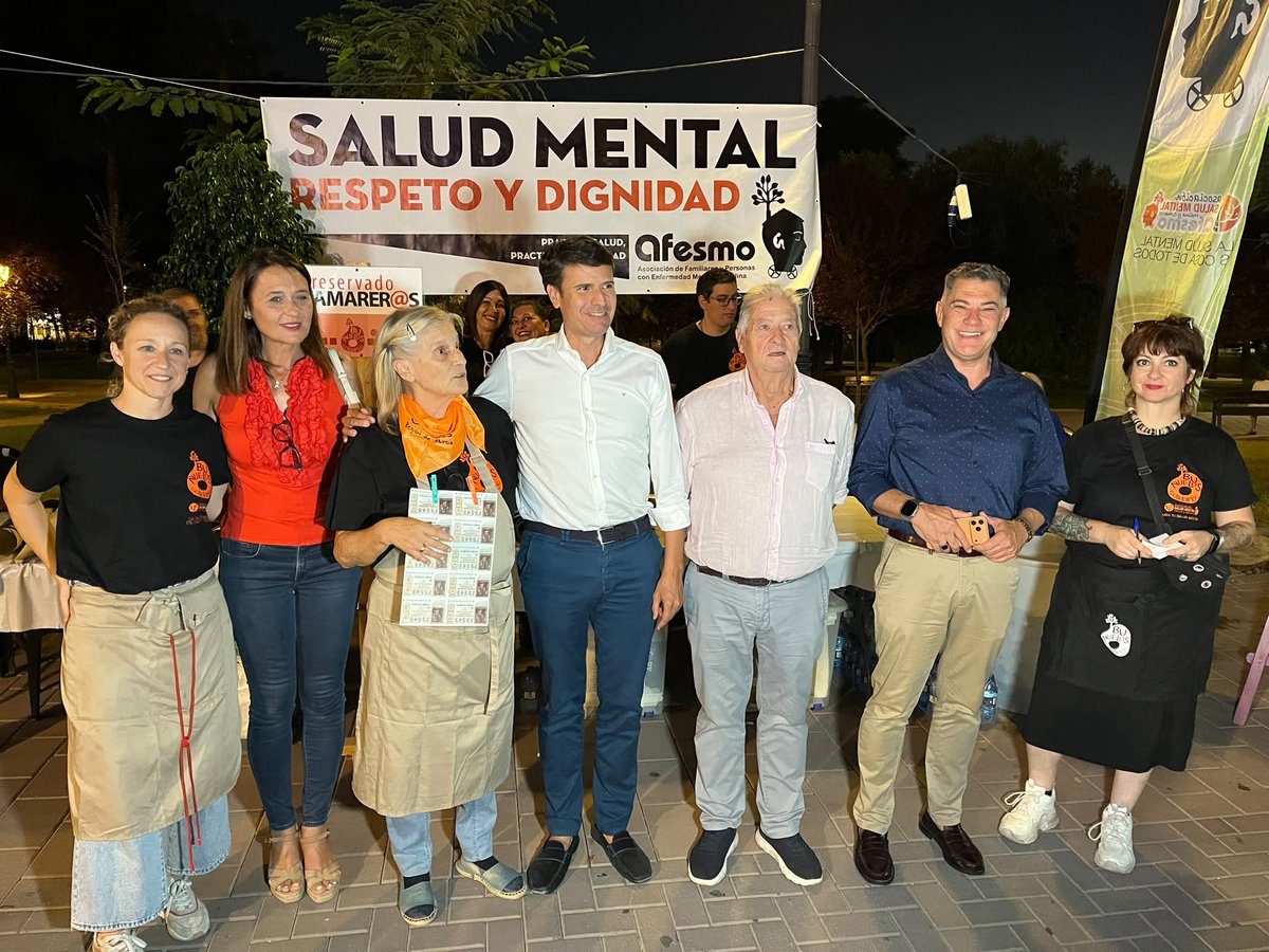 popularesmolina's tweet photo. 🍩El alcalde @jangelalfonso y los concejales @franhernandezg @maria_haviles @juandepochiche y @rocio_cozars han colaborado con la asociación @AFESMO degustando sus buñuelos solidarios que como cada año nos endulzan las fiestas patronales.

¡Gracias a todos por esta labor dulce y solidaria!