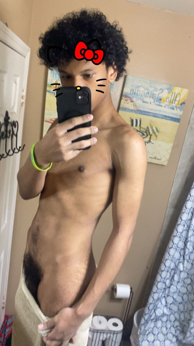 Beezykitten's tweet photo. clean mirror, filthy thoughts 😈 https://t.co/Z2Ar1oOAb2