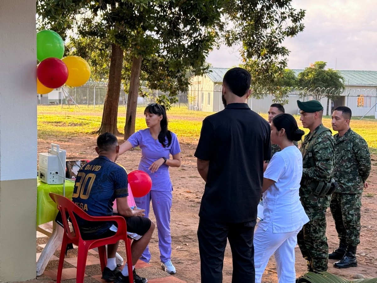 ftc_omega's tweet photo. Personal de oficiales, suboficiales y soldados de la Fuerza de Despliegue Rápido N.º 1 del @COL_EJERCITO participaron en una jornada de salud y servicios realizada en el Dispensario Médico del Fuerte Militar de La Macarena.

Esta actividad acercó espacios de atención, orientación y acompañamiento, fortaleciendo el bienestar integral del personal militar y el acceso a los servicios institucionales.

#PorNuestrosSoldados 
#PatriaHonorLealtad