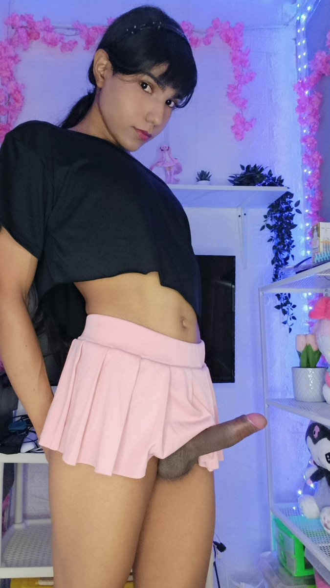 allison_tsof's tweet photo. Este es el tipo de falda que usaría en nuestra primera cita. Te gusta? https://t.co/GobJ8dLDxE