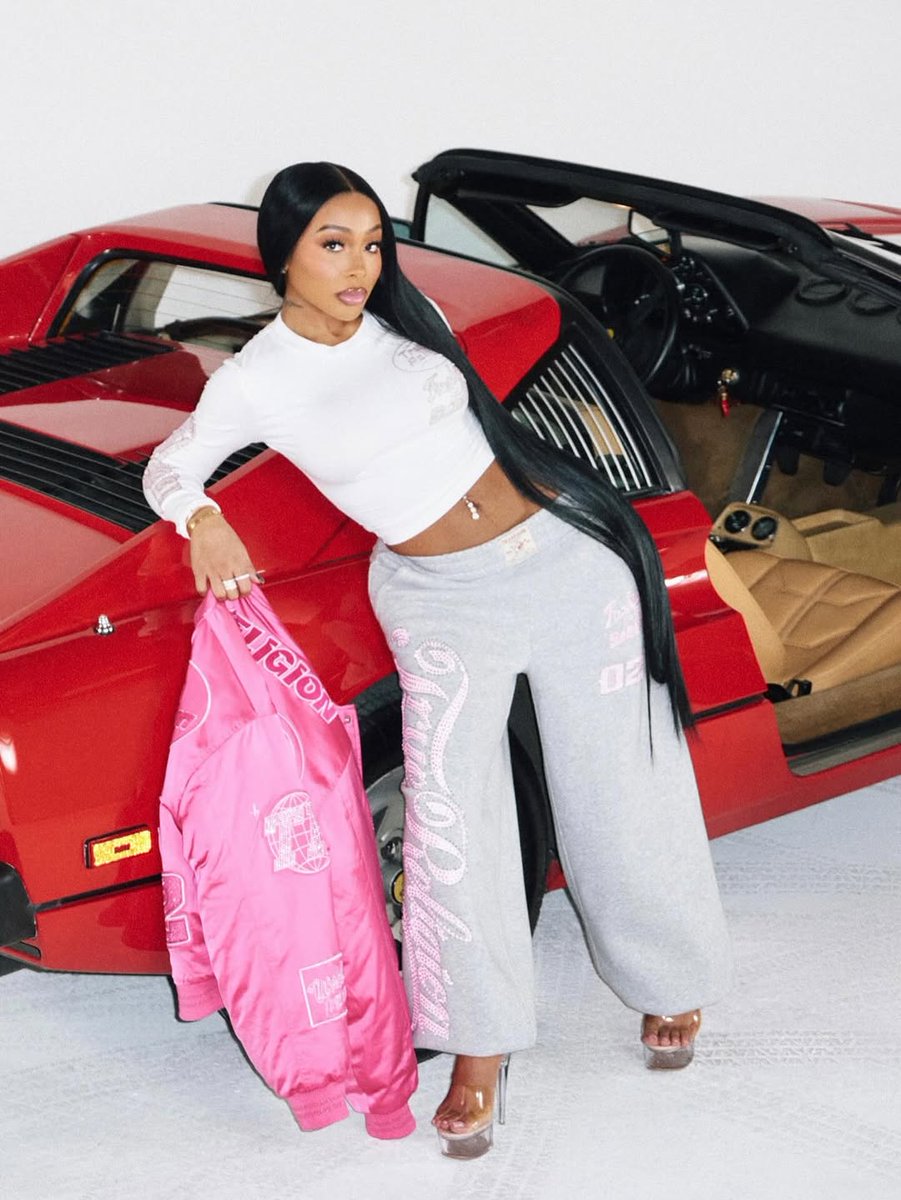 jaydacheavex1ez's tweet photo. Every look, a statement. 😍

Dropping some of  fave snaps here for ya.

Cop her spring must-haves now at . https://t.co/3a9VJjml5X
