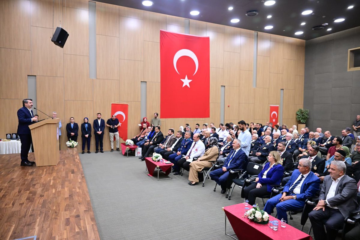 oktayyilmaz16's tweet photo. Bursa Şehir Hastanemizde şehit yakınlarımız ve gazilerimiz için hayata geçirilen Başvuru Noktası, Sosyal Market ve Kütüphane’nin açılışını gerçekleştirdik.

İhtiyaç duyduklarında ulaşabilecekleri bir kapı, dayanışmayı büyütecek bir imkân ve vakitlerini değerlendirebilecekleri bir alan…Bu kıymetli hizmetler için Bursa Şehir Hastanesi Başhekimimiz Doç. Dr. Salih Metin başta olmak üzere emeği geçen herkese teşekkür ediyorum. 

📍Bursa Şehir Hastanesi