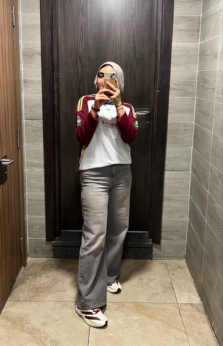 Ghada_Elsayd's tweet photo. أنا فهمت ليه الرجالة على طول لابسين jerseys 👍 https://t.co/OlVf3n2yjQ