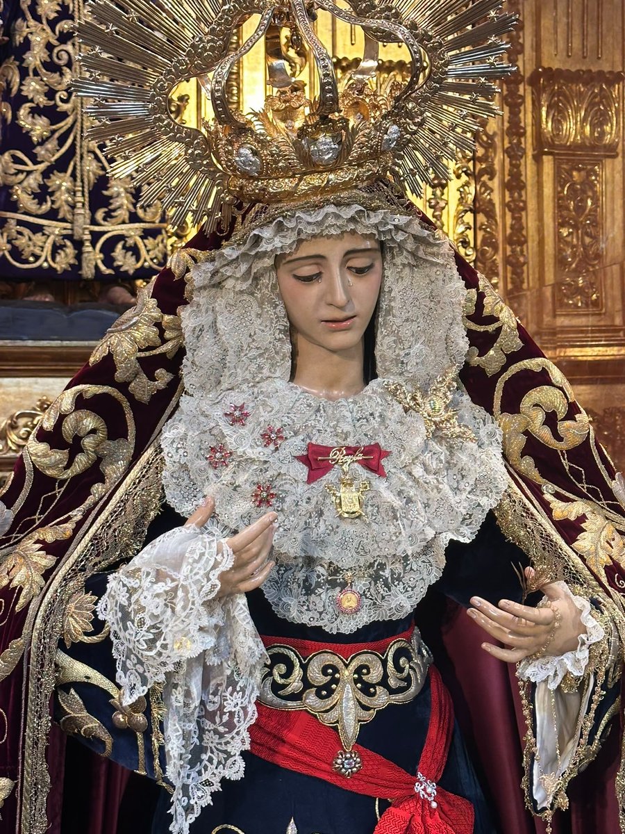 info_cofrade's tweet photo. ⚫️🔴 María Santísima de Regla preparada para sus cultos de la semana que viene y traslado a la Iglesia de la Misericordia de mañana sábado. #VirgendeRegla #ReglaCoronada #LosPanaderos 

📸: @HdadPanaderos https://t.co/SBHMTZkdWF