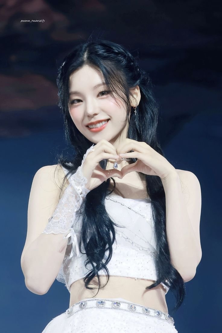 SANWISH67's tweet photo. Princess #yeji ✨ https://t.co/a9PxGMzfVB
