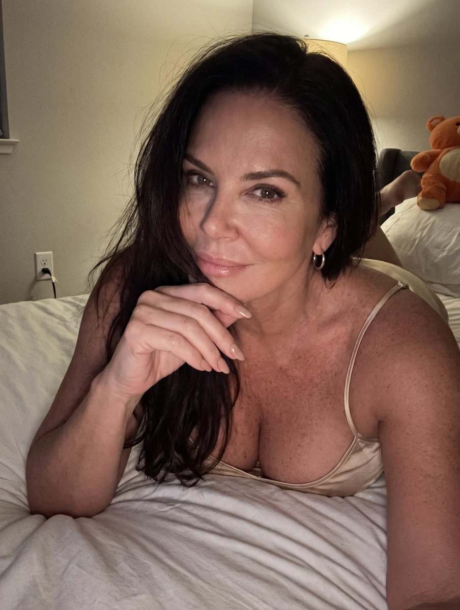 Sninicoseif's tweet photo. too old for you or just right? https://t.co/v2AaB5ryfd