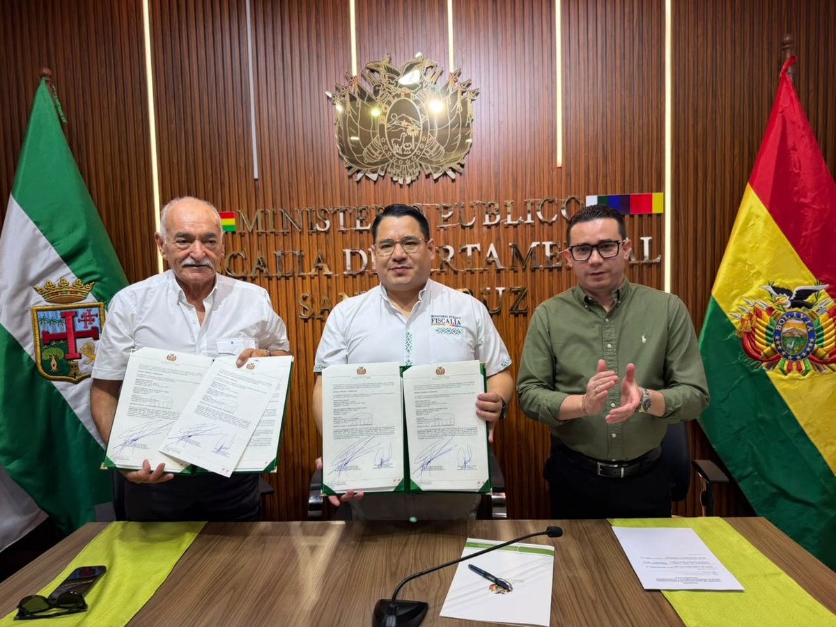 FGE_Bolivia's tweet photo. 📍FISCAL GENERAL CONSOLIDA CON SAGUAPAC EL INTERCAMBIO DIGITAL DE INFORMACIÓN PARA AGILIZAR INVESTIGACIONES PENALES

https://t.co/qKRRAb43Q6

#EcosistemaROMA
#MinisterioPúblicoBolivia
#RogerMariacaFiscalGeneral https://t.co/7OuHI7O9vX