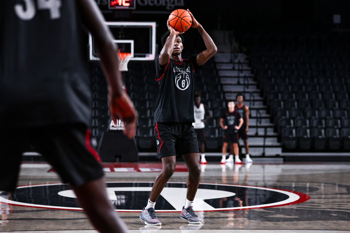 UGABasketball's tweet photo. Work and more work 🔁

#GoDawgs https://t.co/QI9eQ6t2Rn
