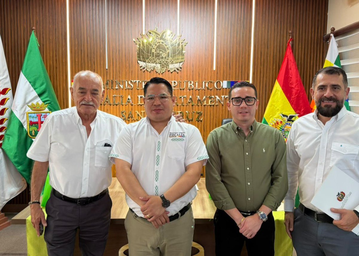 FGE_Bolivia's tweet photo. 📍FISCAL GENERAL CONSOLIDA CON SAGUAPAC EL INTERCAMBIO DIGITAL DE INFORMACIÓN PARA AGILIZAR INVESTIGACIONES PENALES

https://t.co/qKRRAb43Q6

#EcosistemaROMA
#MinisterioPúblicoBolivia
#RogerMariacaFiscalGeneral https://t.co/7OuHI7O9vX