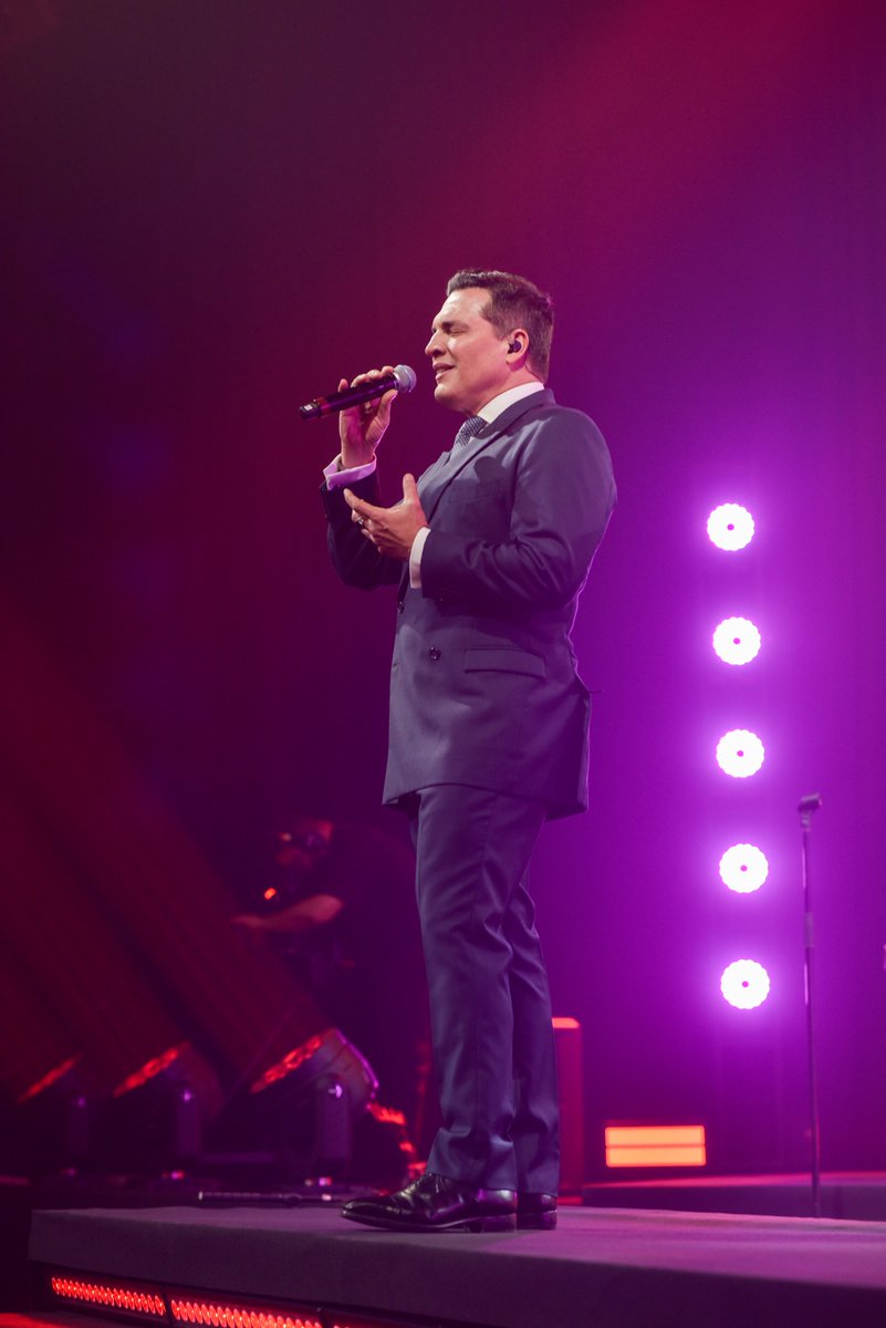 tvaparecida's tweet photo. 🎙️✨ Estamos no ar com o Canções de Ouro!

Hoje é dia de relembrar um show especial de Daniel Boaventura, com muita música, grandes clássicos e aquela voz marcante que conquista o público. 🎶💙

📺 Vem curtir esse momento com a gente na TV Aparecida! https://t.co/Du8VQFY5Fb
