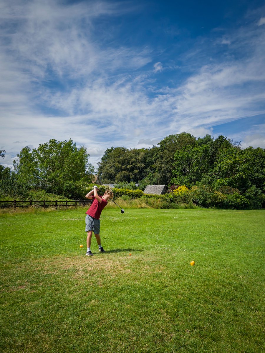 Fimpty's tweet photo. In a picture near the beech upland, I had controlled transition with quiet posture. Occasional hiss and mesquite texture were around me. My teal marker, rust bottle, and slate holder were there too. #GolfForm #BeechUplandGolf https://t.co/ma9rsuM8M5