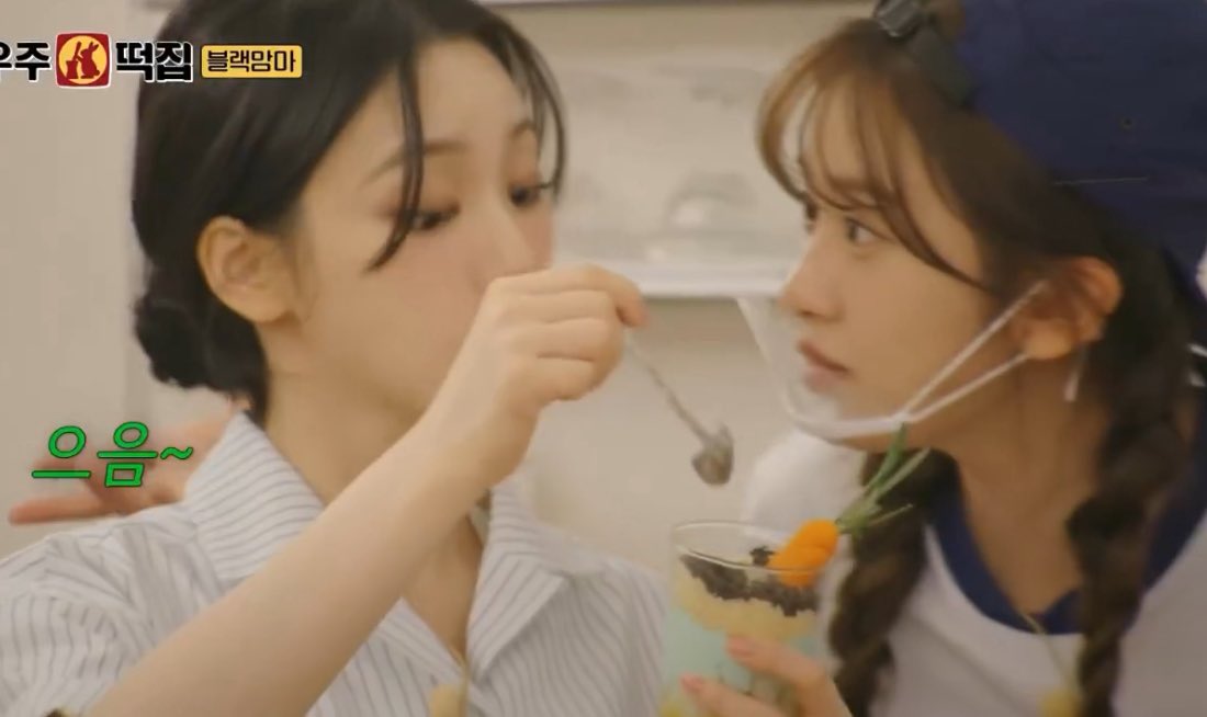 puru_dd's tweet photo. 카리나언니 견얼마나쓰다듬은거임 https://t.co/IpSPZowzP7