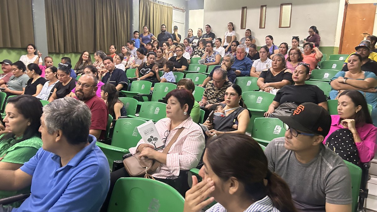 Cobaes55's tweet photo. REUNIÓN CON PADRES DE FAMILIA

Se realizó una reunión dirigida a padres de familia, con el objetivo de compartir información importante. https://t.co/jGU5n0upPi