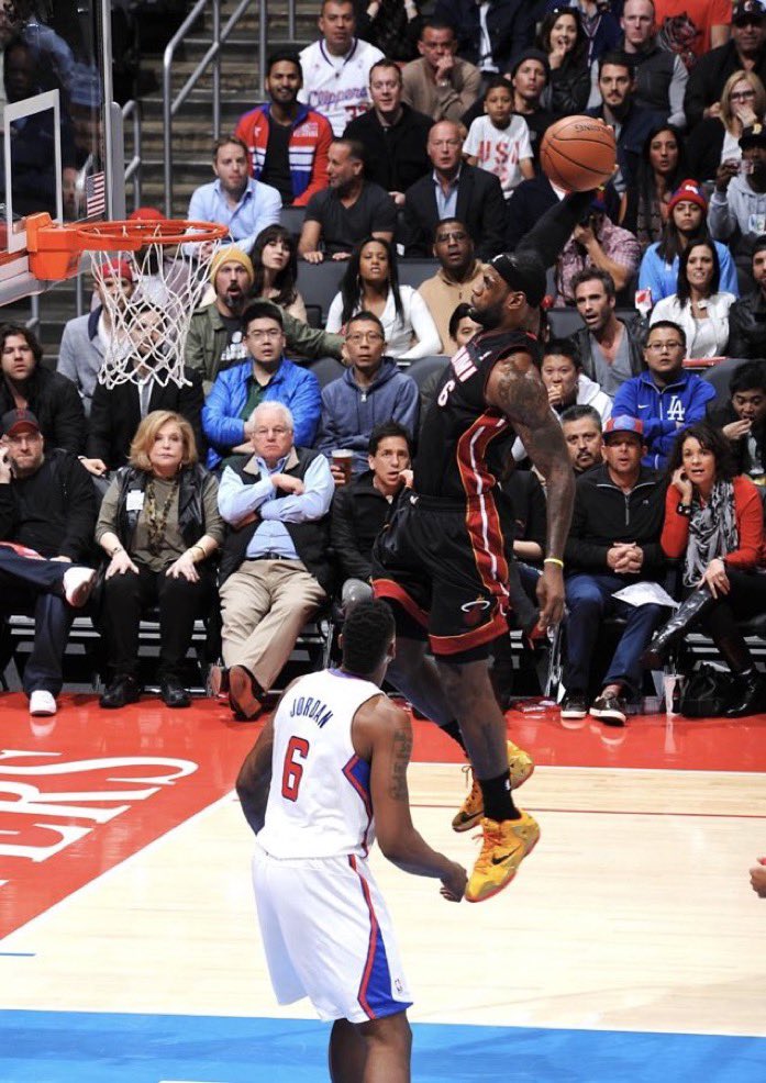 LBJsBest's tweet photo. THROWBACK LEBRON PIC OF THE DAY https://t.co/rZzeSmLMk8