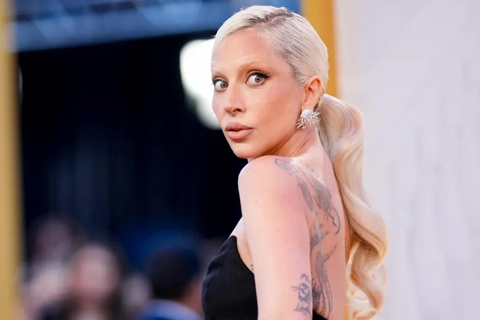 BuzzingPop's tweet photo. Madonna ties Lady Gaga for most #VMAs nominations in a single year (13 each). https://t.co/2imVV0mb1E