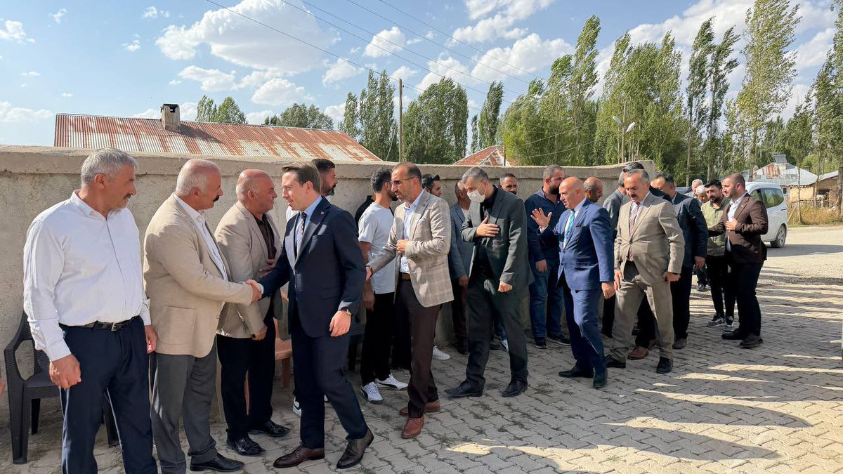 Akgencyova's tweet photo. 📍 YÜKSEKOVA

Taziye Ziyareti

Kaymakamımız Sn. Volkan HÜLÜR, İlçe Başkanımız Sn. Burhan YAŞAR, Gençlik Kolları Başkanımız Sn. Servet Kürşat AKKURT ve kıymetli İlçe Protokolümüz ile birlikte;

🔹 Aksu Köyü’nde Durmazer Ailesi’ne
🔹 Vezirli Mahallesi’nde Canan Ailesi’ne

taziye ziyaretlerinde bulunarak acılarını paylaştık, dualarına ortak olduk.

Vefat edenlere Cenab-ı Allah’tan rahmet; kederli ailelerine, yakınlarına ve sevenlerine sabır ve başsağlığı diliyoruz.

Rabbim mekânlarını cennet, makamlarını âli eylesin.