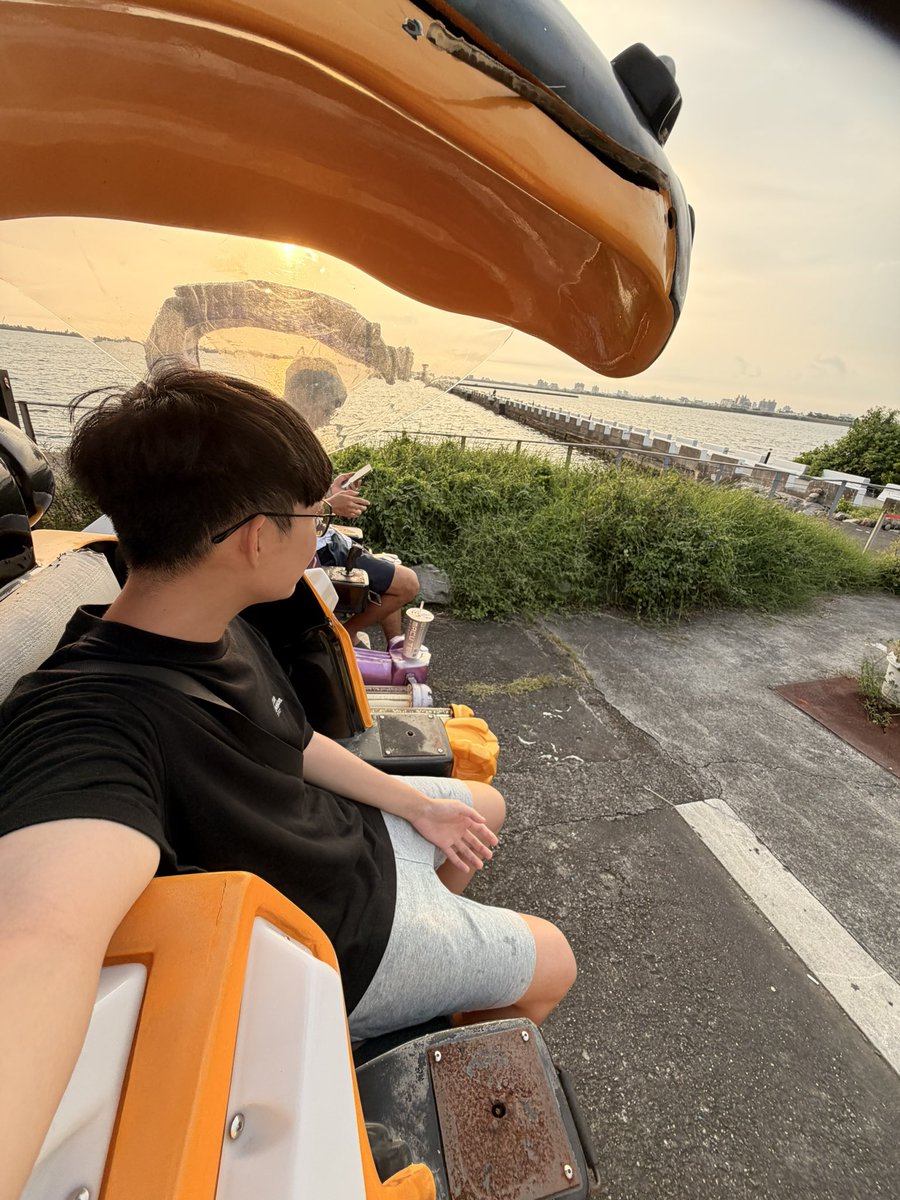 _cwh0529's tweet photo. 羨慕他有大雞雞👀 https://t.co/v2efPPSG5u